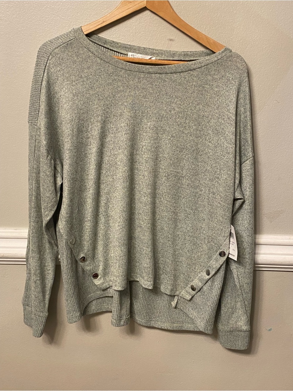 89th & Madison Light Gray Button-Hem Pullover Sweatshirt